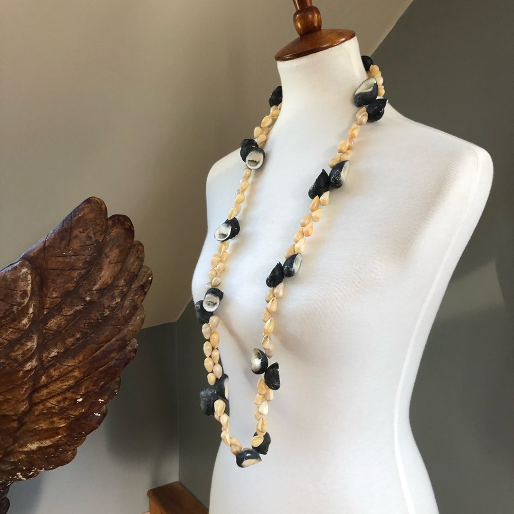 Kupee Nerite Rarotonga Shell Lei Necklace